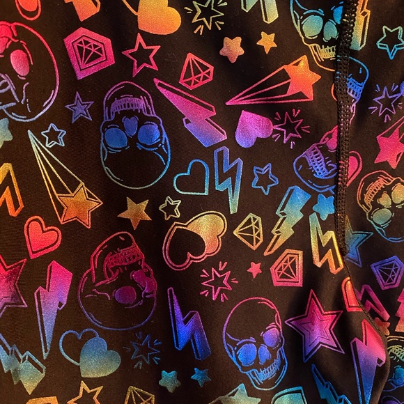 NWT torrid active rainbow skull high rise crop legging, hearts, stars, 1X - Picture 16 of 16